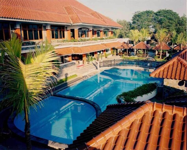 Outdoor pool - Pondok Serrata Convention, Boutique & Tourist Hotel (Semarang)