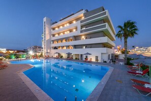 Outdoor pool - Vanisko Hotel (Malevizi)