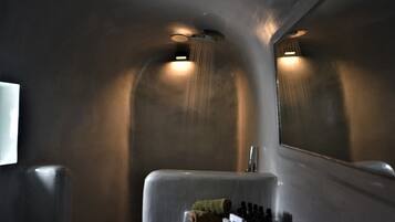 House, 2 Bedrooms (Erato) | Bathroom | Free toiletries, hair dryer, slippers, towels