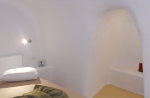 In-room safe, iron/ironing board, free WiFi, bed sheets - Morning Star (Santorini)