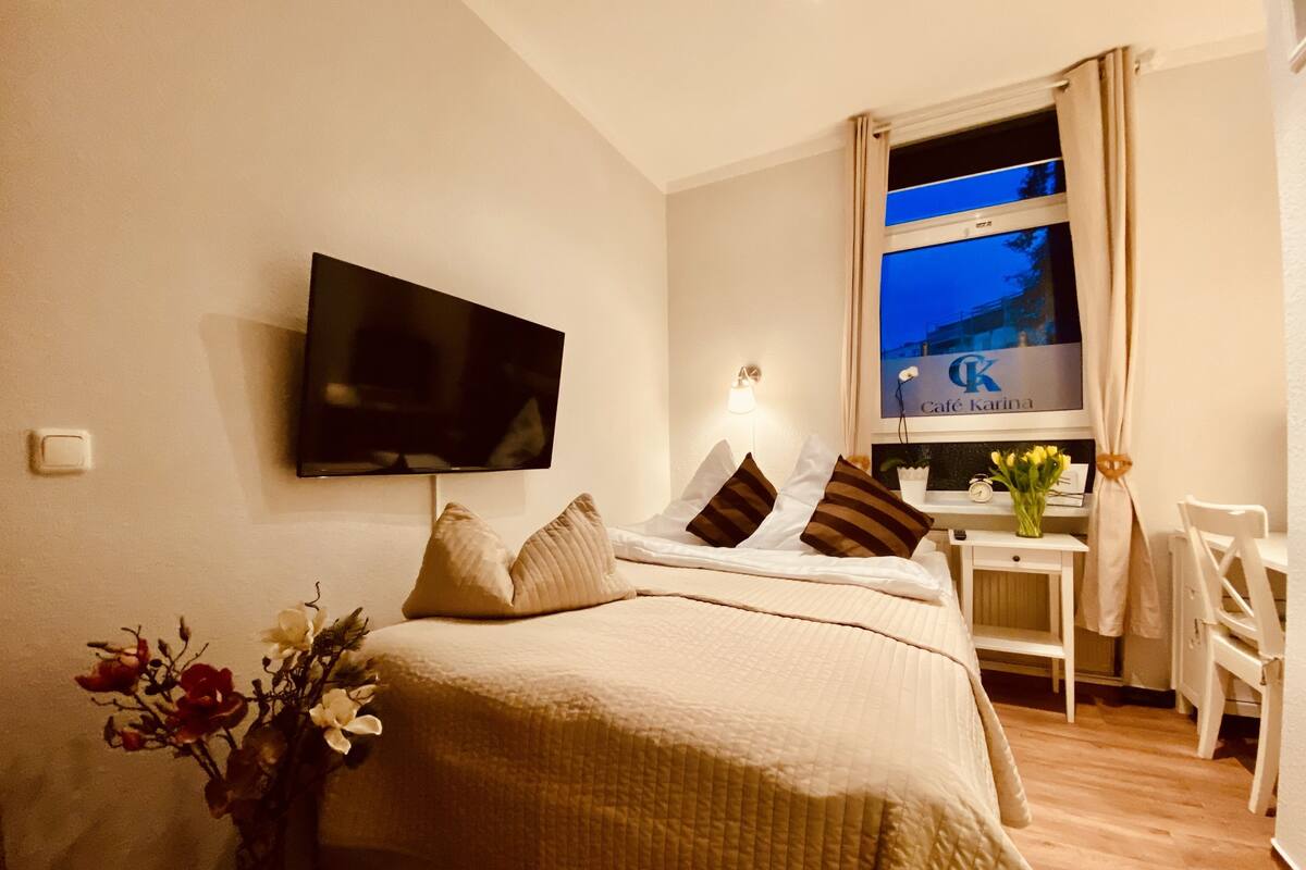 Ropa de cama de alta calidad, minibar, escritorio y cortinas blackout 
