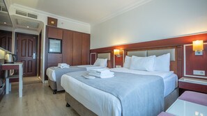 Triple Room | Minibar, in-room safe, desk, soundproofing - Seminal Hotel (Istanbul)