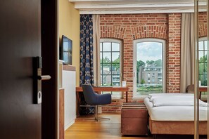 Free minibar, in-room safe, desk, blackout drapes