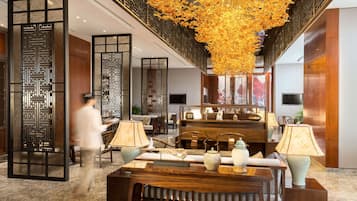 3 restaurants servant le petit déjeuner, le déjeuner et le dßner