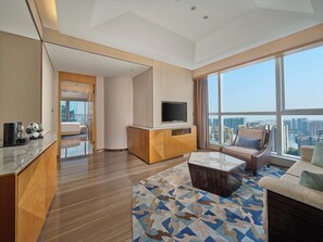 Deluxe Suite, 1 King Bed, Bathtub | Premium bedding, down comforters, memory foam beds, minibar - Hilton Chengdu (Chengdu)