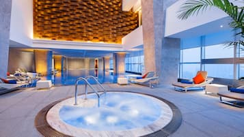 Indoor spa tub