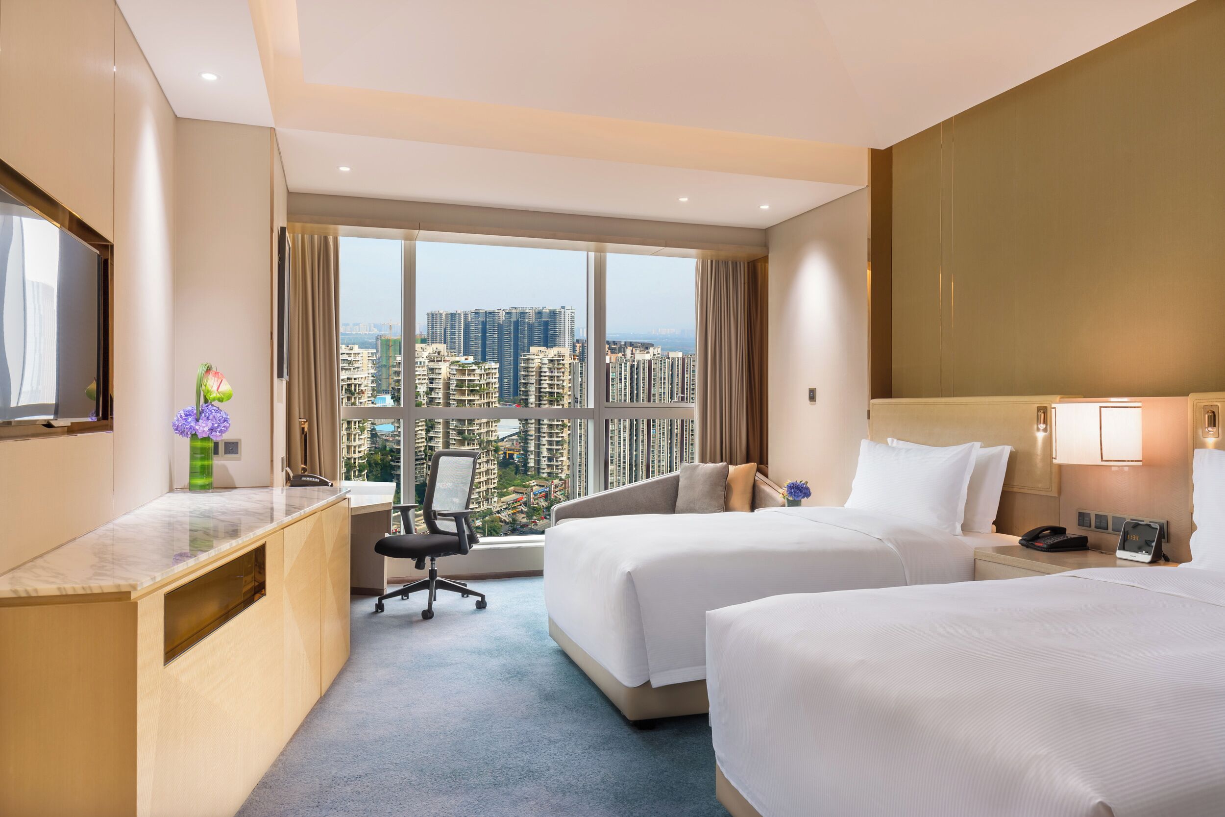 Hypo-allergenic bedding, minibar, in-room safe, laptop workspace