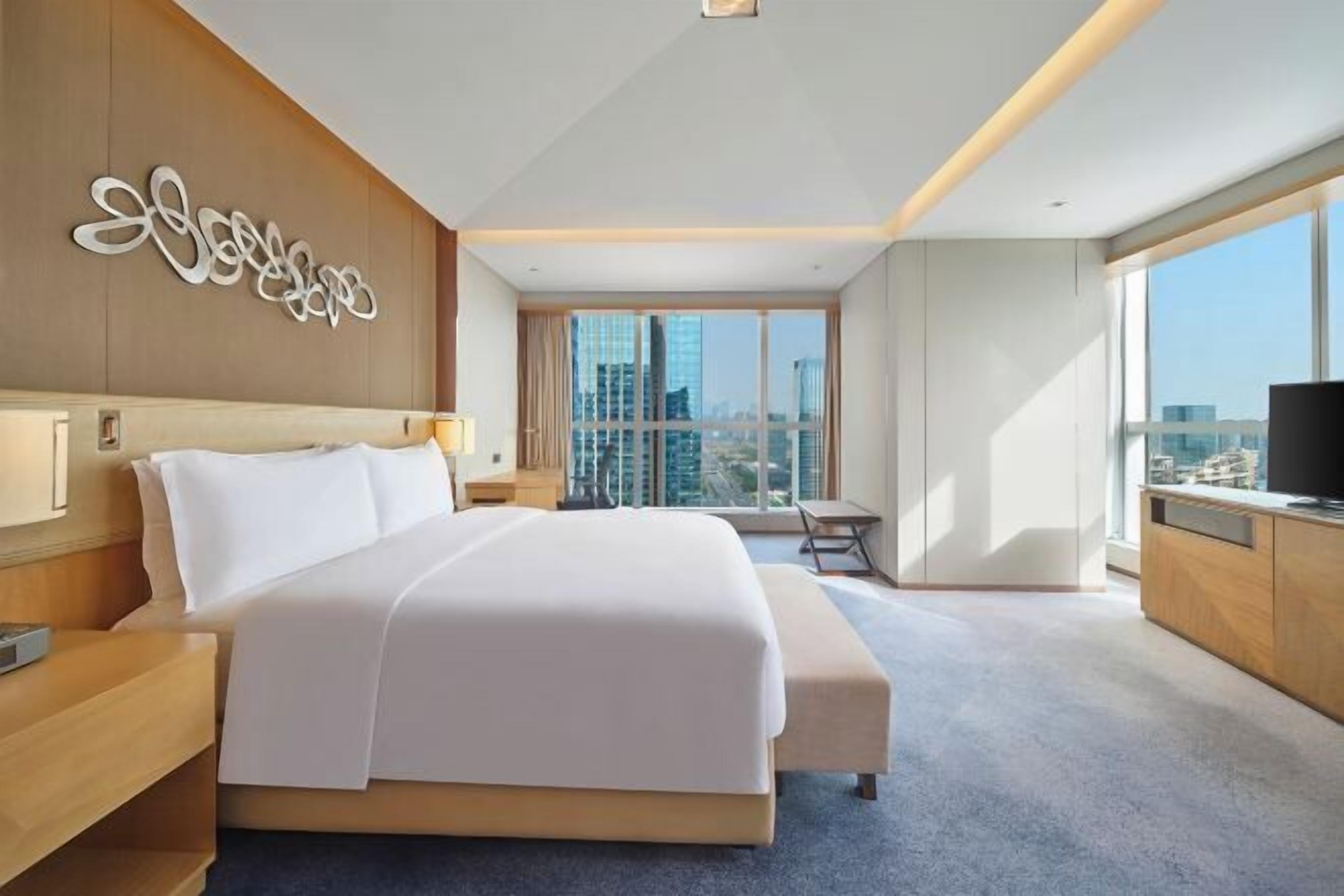 Roupas de cama antialérgicas, frigobar, cofres nos quartos, escrivaninha