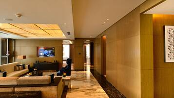 Televisión LCD, reproductor de DVD, películas con cargo