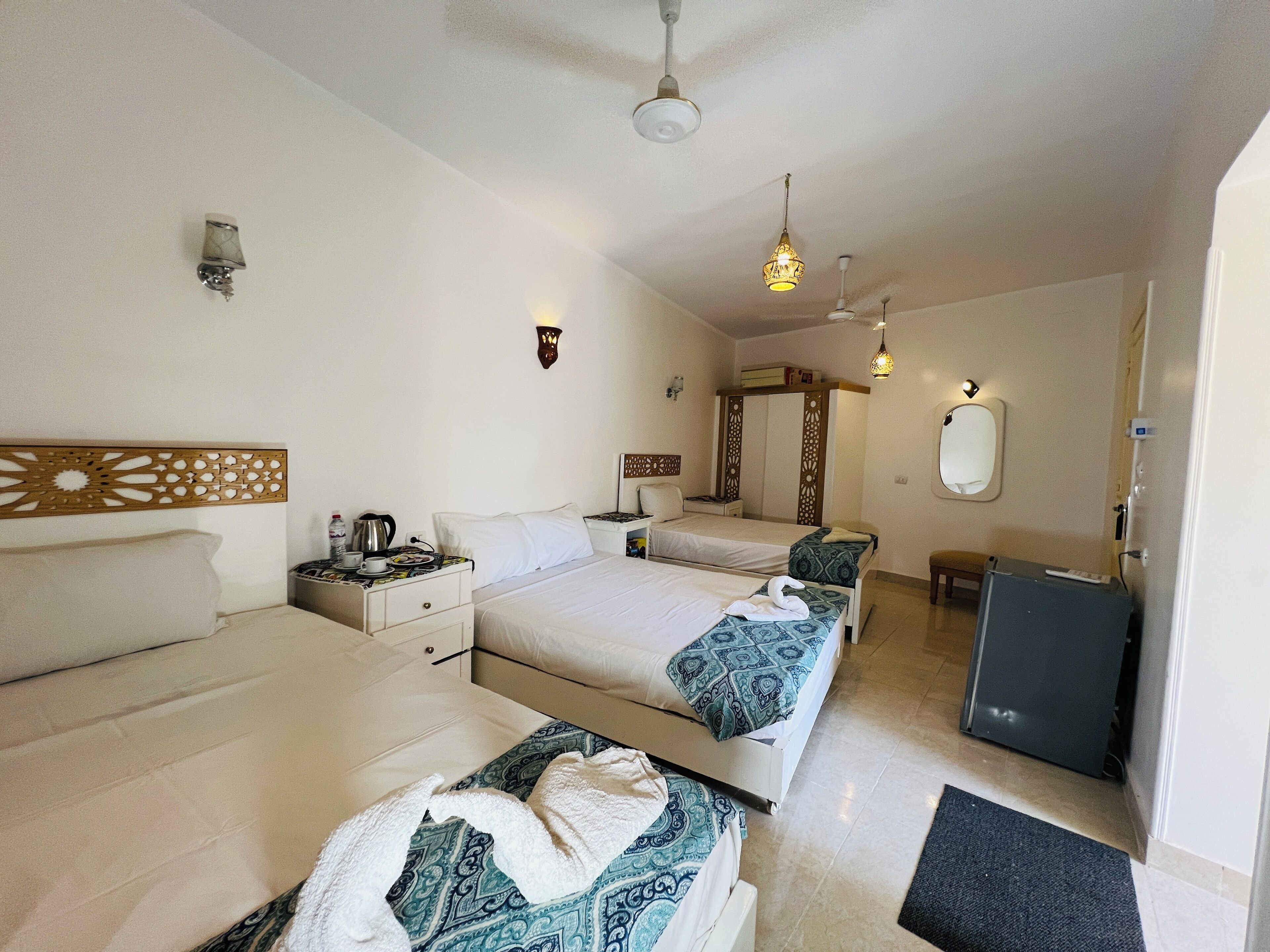 客房 (Deluxe Family Room, Garden View) | 高档床上用品、办公桌、折叠床/加床（额外收费）、免费 WiFi