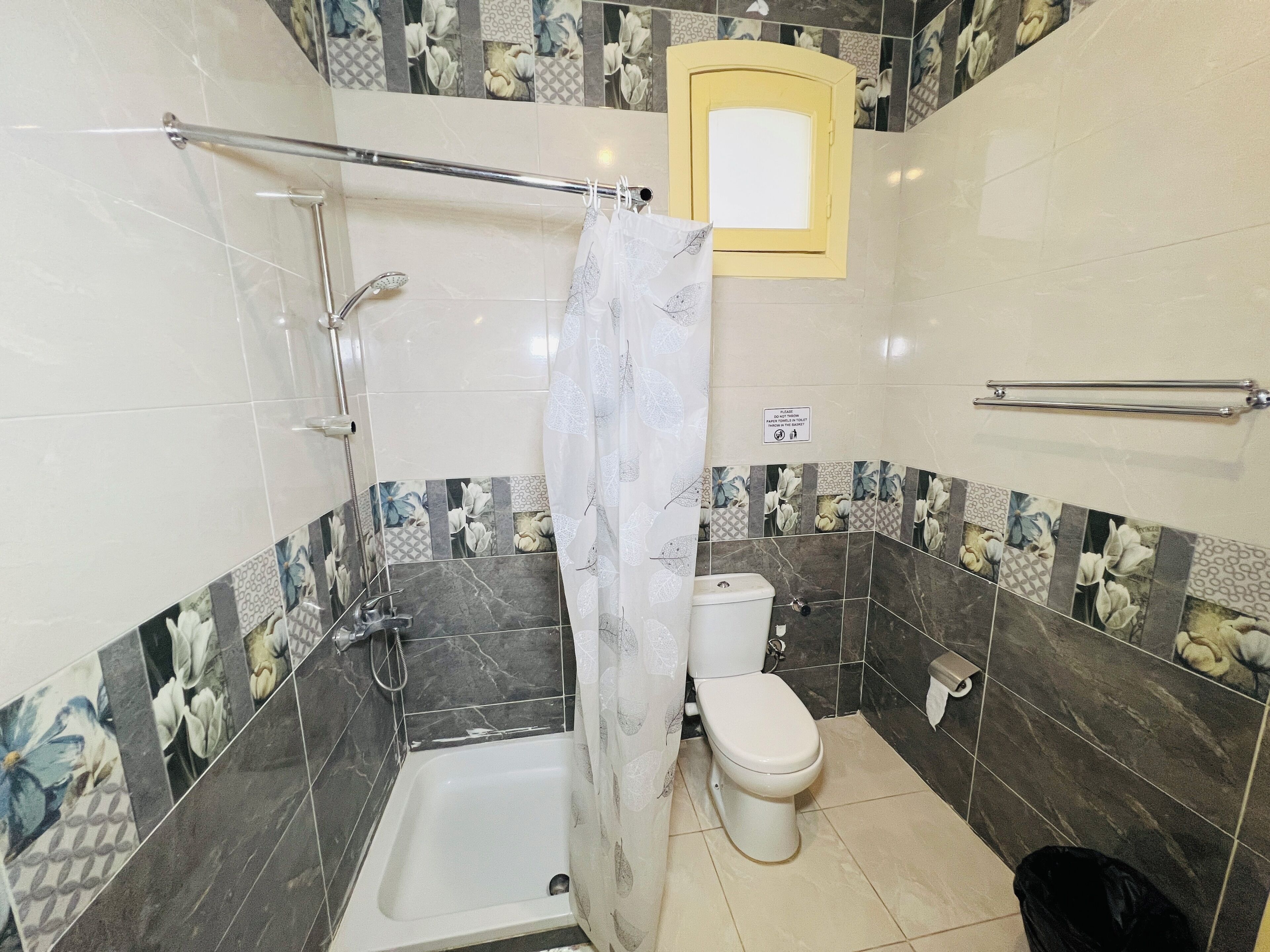 淋浴设施、吹风机、毛巾