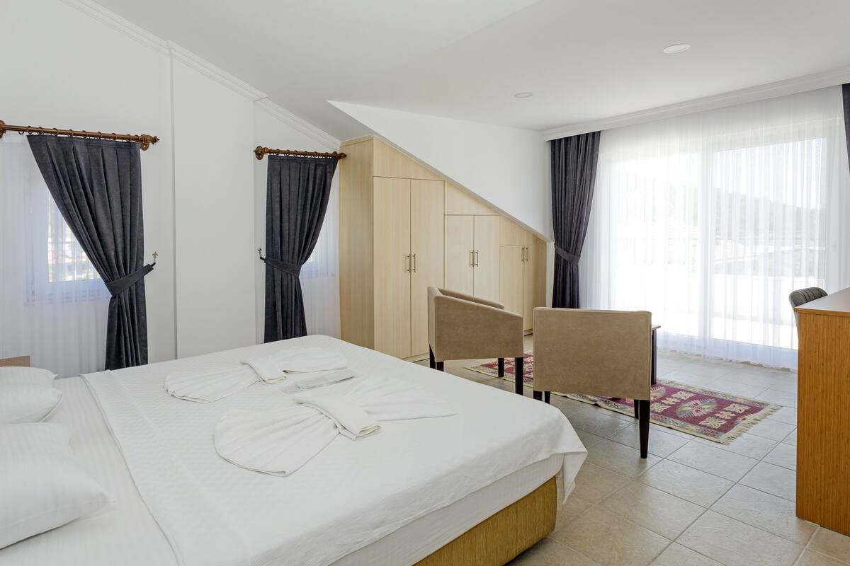 Loft Double or Twin Room | 高級寝具、ミニバー、防音設備、WiFi
