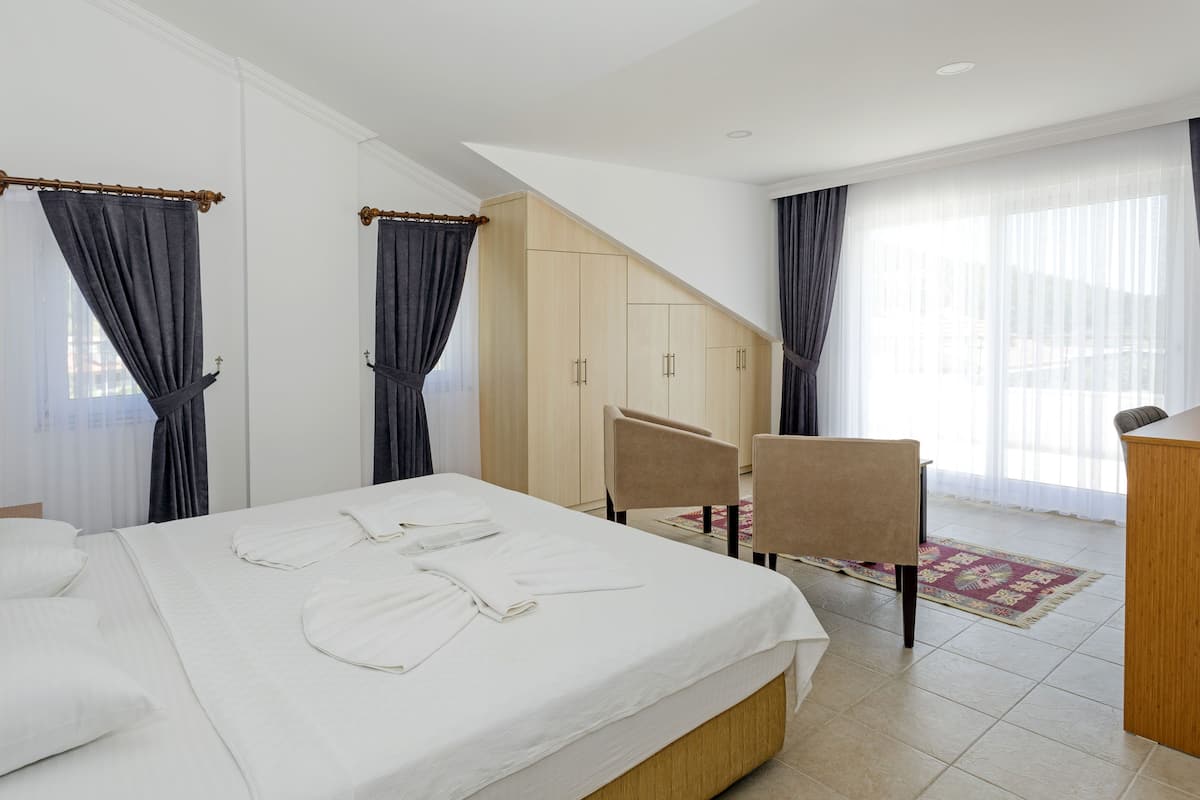 Loft Double or Twin Room | Premium bedding, minibar, soundproofing, WiFi