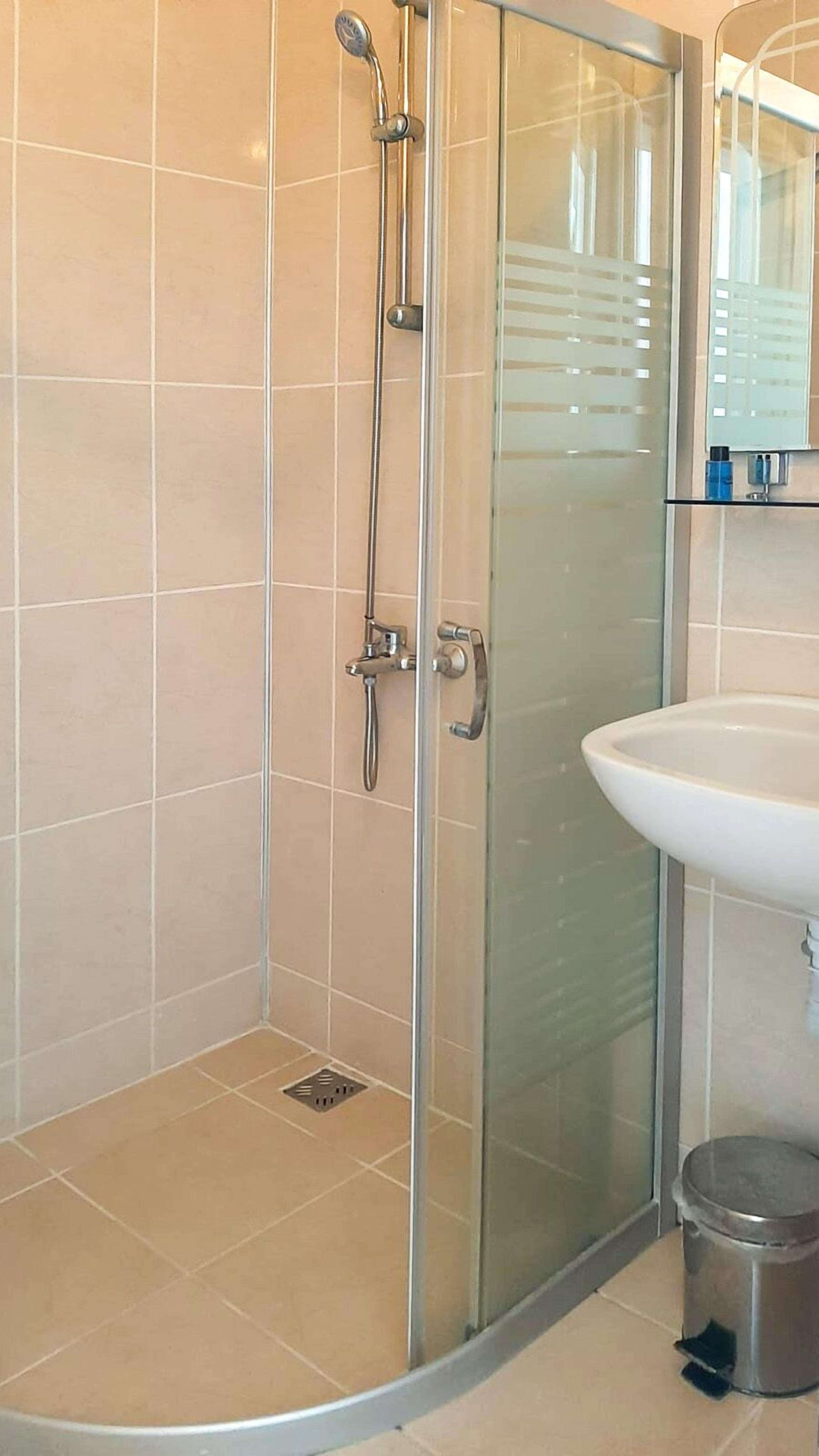 economy single room | bathroom | shower, hair dryer, slippers, towels