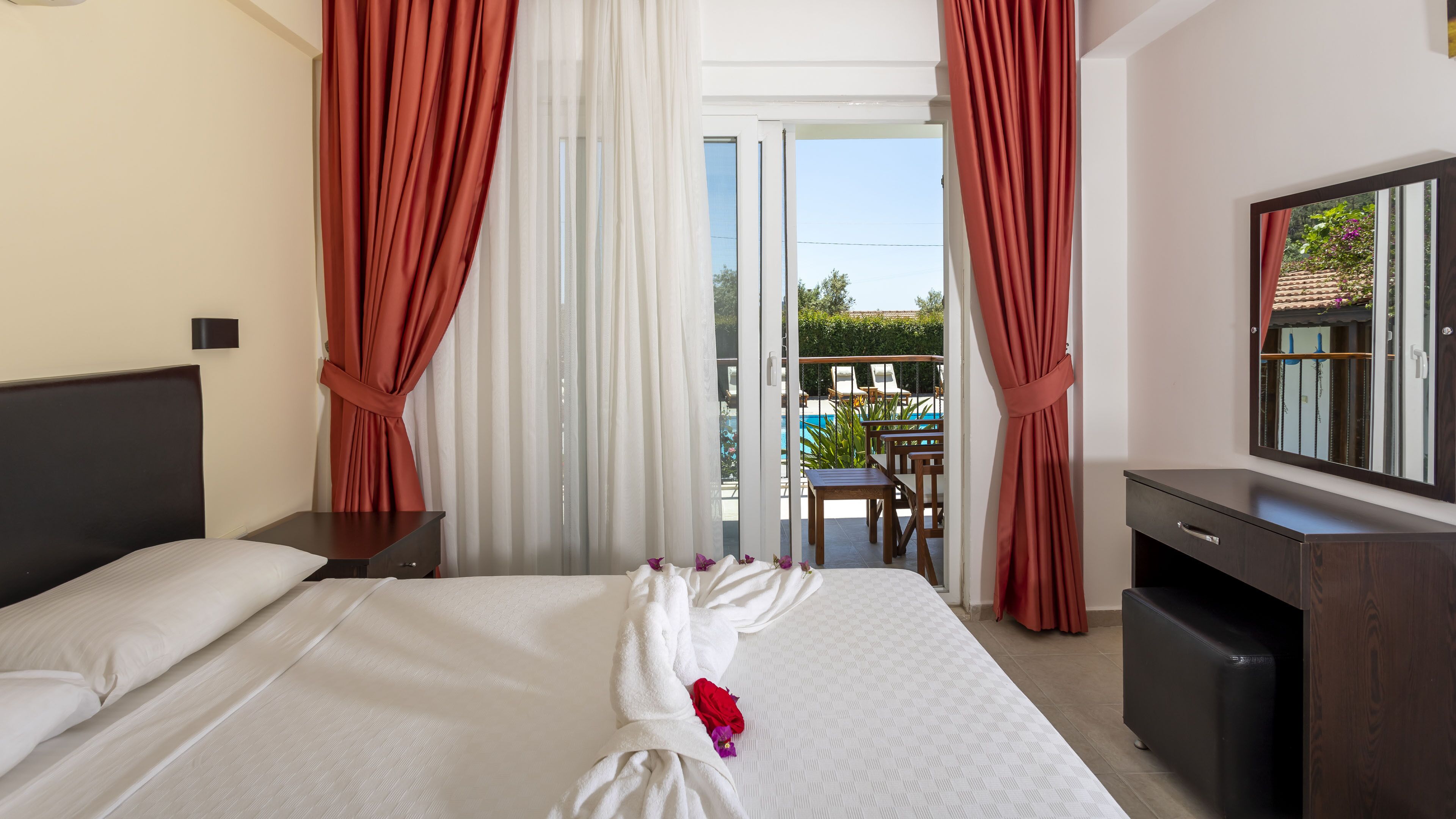 luxury apartment | premium bedding, minibar, soundproofing, wifi