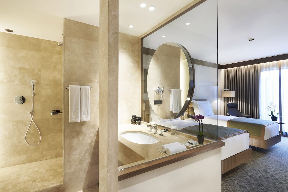 minibar, in-room safe, desk, laptop workspace