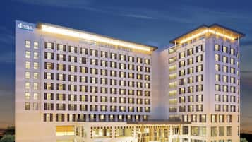Overnatningsstedets facade – aften/nat