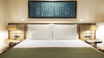 1 bilik tidur, bar mini, peti besi dalam bilik, meja