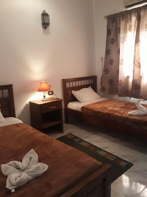 Minibar, in-room safe, desk, blackout curtains - Alhambra Hotel (Luxor)