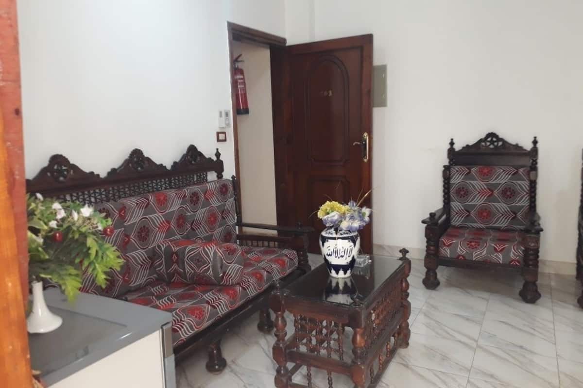 32-inch flat-screen tv with satellite channels, tv