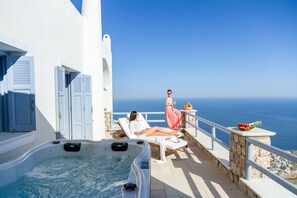 Superior Suite | Terrace/patio - Enastron Suites (Santorini)
