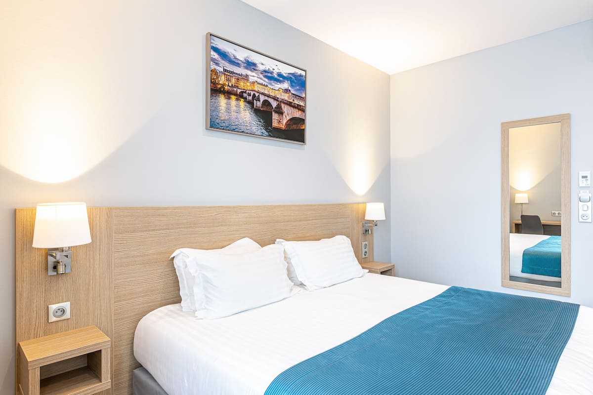 In-room safe, desk, soundproofing, iron/ironing board
