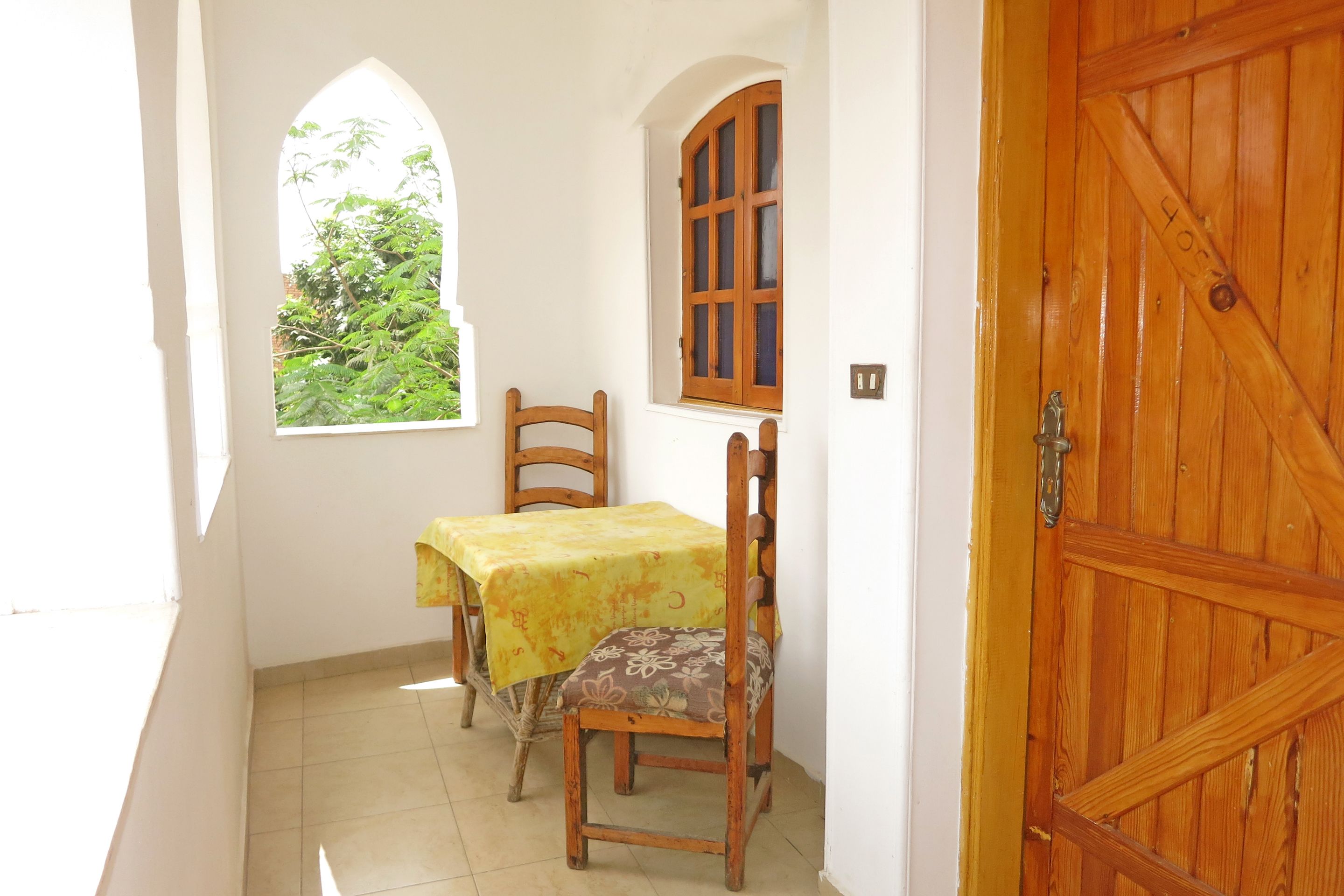 breakfast, lunch, dinner served; local cuisine