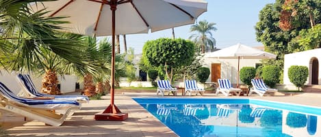 Piscine intérieure, piscine extérieure