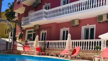 Outdoor pool, pool umbrellas