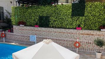In-room safe, soundproofing, iron/ironing board, free WiFi