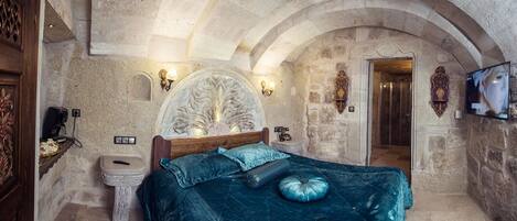 1 bedroom, premium bedding, minibar, in-room safe