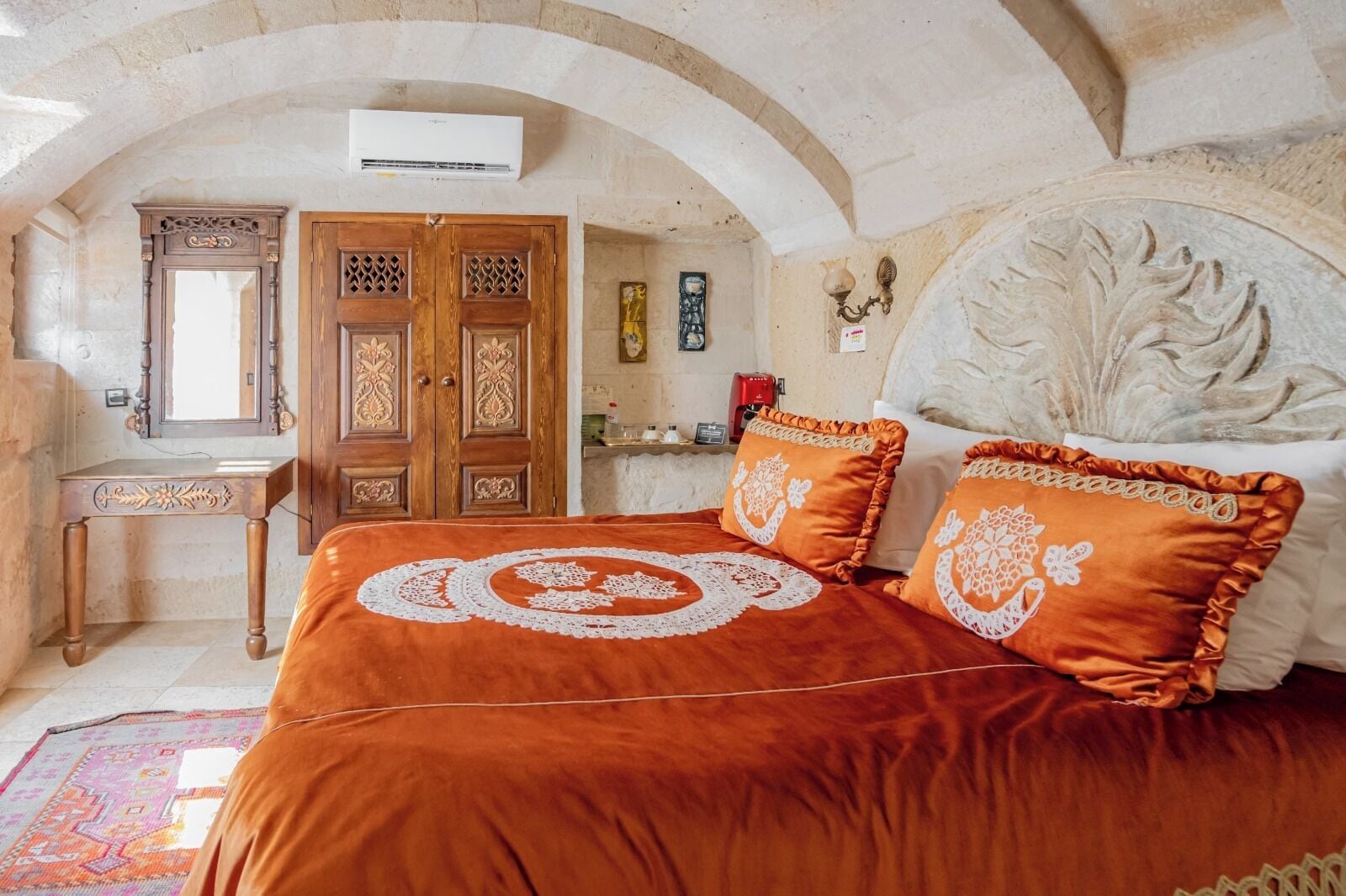 Habitación superior | Ropa de cama de alta calidad, minibar, caja fuerte