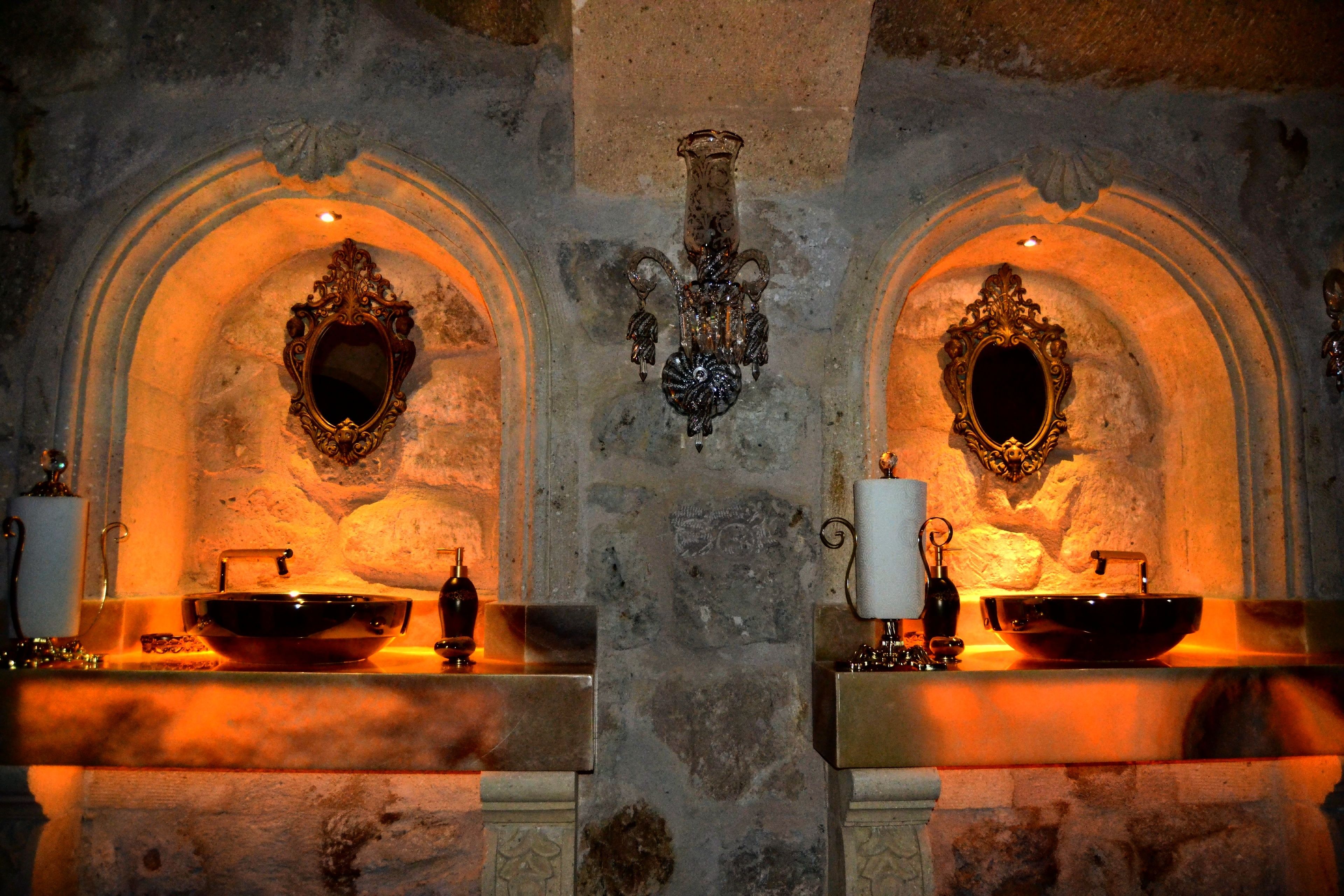 breakfast, lunch, dinner served; international cuisine