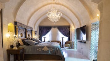 1 bedroom, premium bedding, minibar, in-room safe