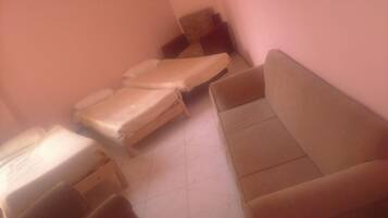 Minibar, una cassaforte in camera, letti aggiuntivi (a pagamento)