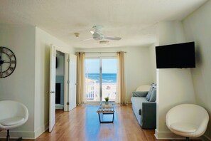 Cottage Penthouse, 2 Bedroom Suite with 1 King and 1 Queen, Full Kitchen | Living room | TV