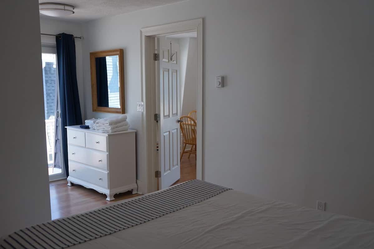 Shore Line Suite, 1 Queen Bed and Futon, 2 Private Balconies, Kitchenette | Iron/ironing board, free WiFi, bed sheets