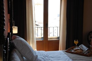 Minibar, caja de seguridad en la habitación, escritorio y wifi gratis