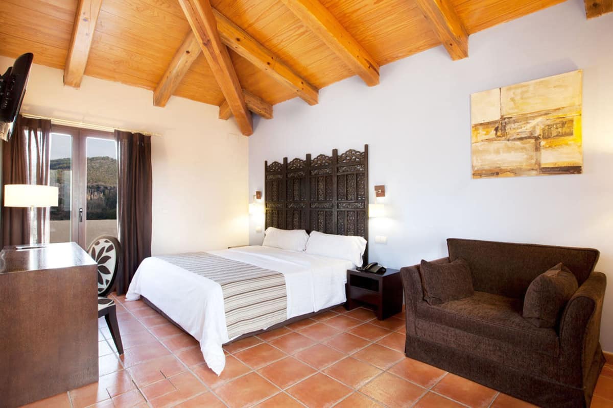 Deluxe Double Room | Minibar, in-room safe, desk, free WiFi
