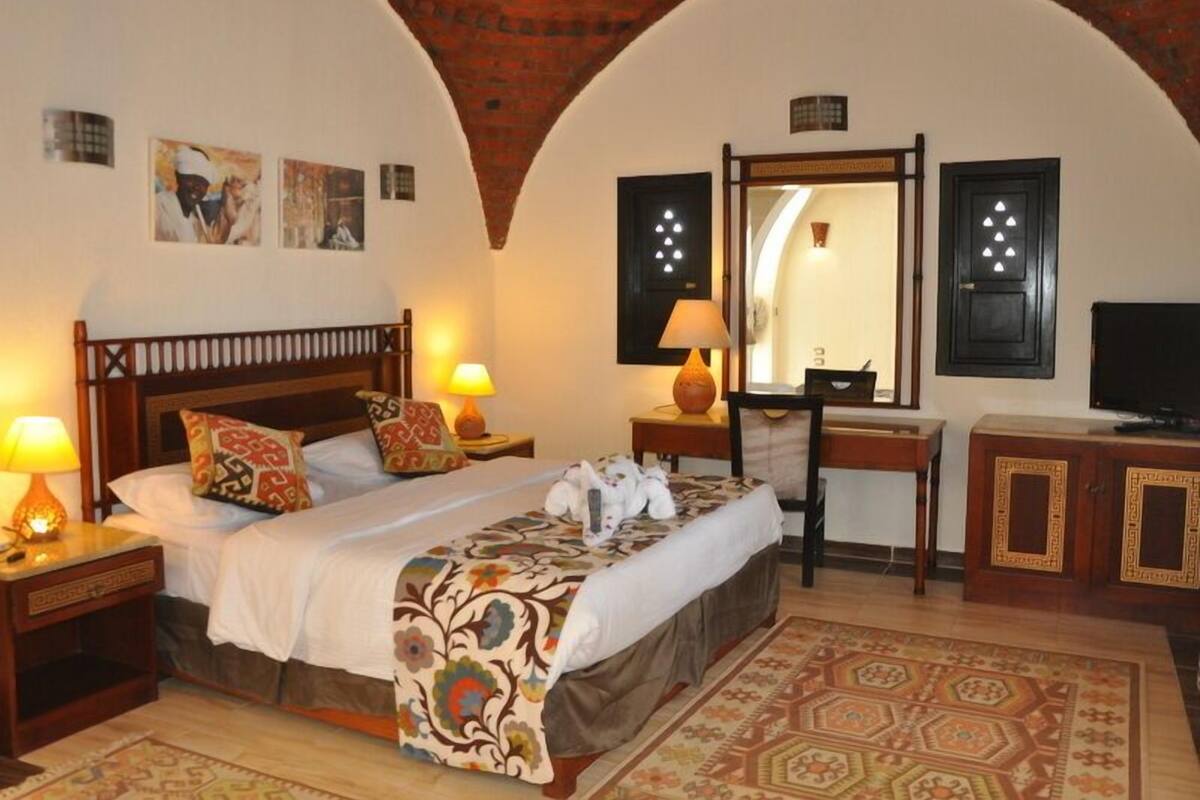 Standard Room | Minibar, in-room safe, free cots/infant beds, rollaway beds