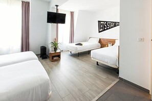 In-room safe, iron/ironing board, travel cot, free WiFi - The Social Hub Paris La Defense (Puteaux)
