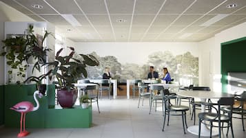 Dagelijks ontbijtbuffet (EUR 15 per persoon)