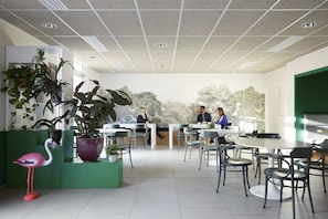 Dagelijks ontbijtbuffet (EUR 15 per persoon)