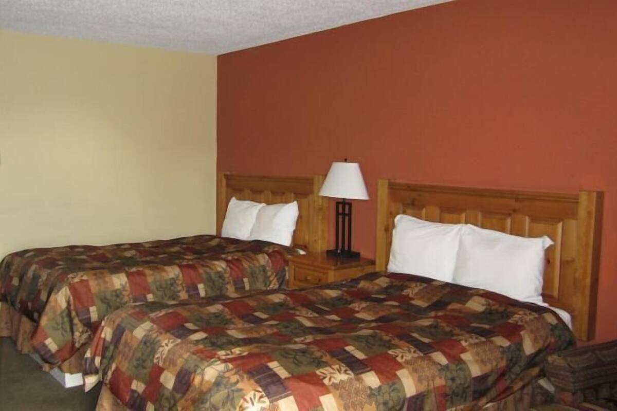 Room, 2 Double Beds, Mountain View | Desk, WiFi (free)