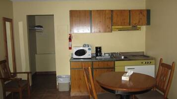 Junior Suite, 1 Queen Bed, Kitchenette | Private kitchen | Fridge, microwave, coffee/tea maker