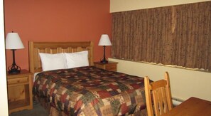Executive Suite, 1 Bedroom, Kitchen, Mountain View | Desk, free WiFi - The Pinecone Inn & Suites (Chetwynd)