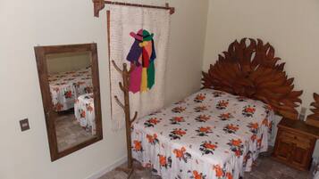 Habitación estándar, 2 camas matrimoniales | Escritorio, camas extra gratis y wifi gratis