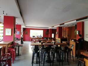 Bar (on property) - Queen's Park Hotel (Yangon)