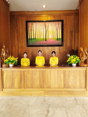 Reception hall - Queen's Park Hotel (Yangon)