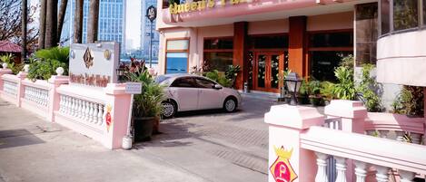 Pintu masuk hartanah